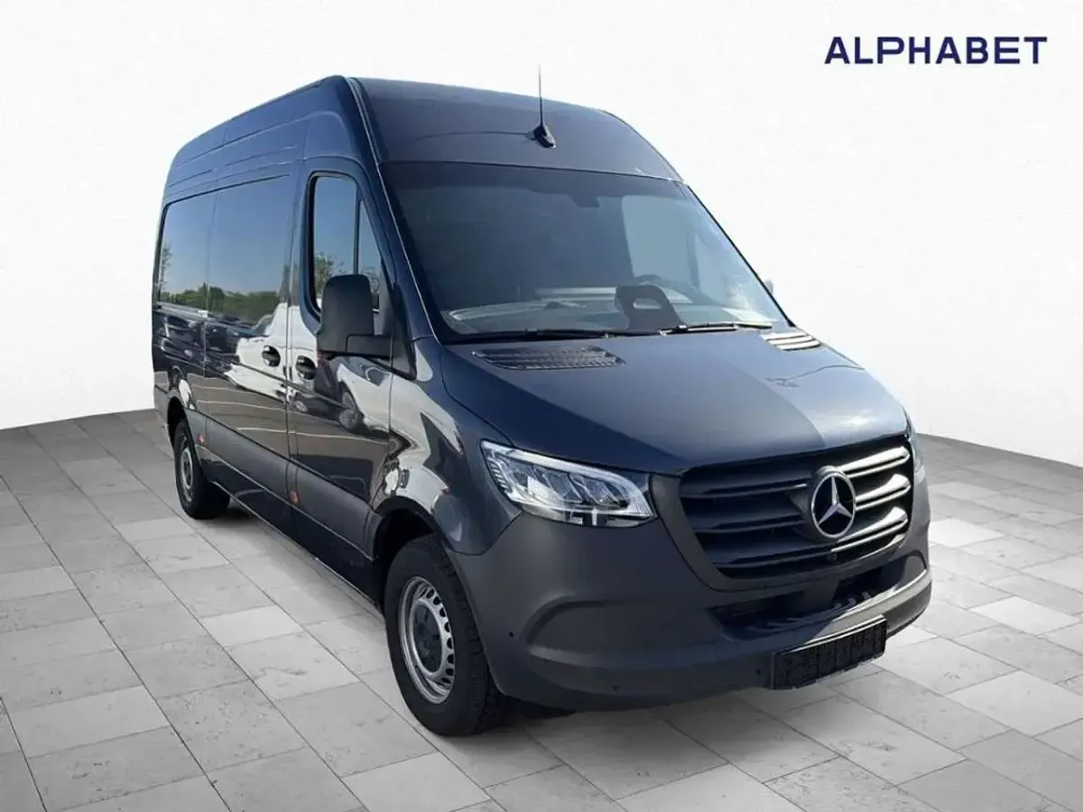 Gebraucht Mercedes Sprinter 170 PS (125 kW) 2025 Tenoritgrau metallic Van