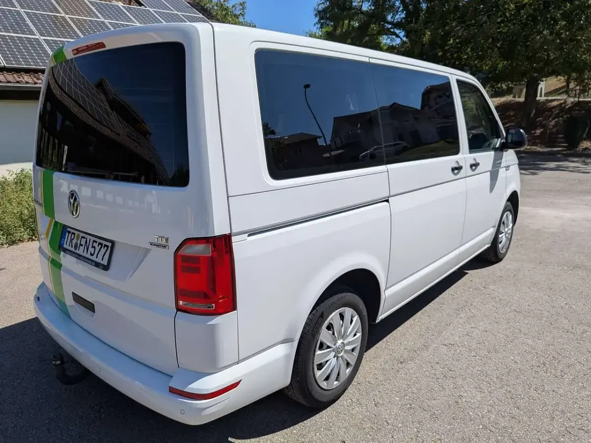 Gebraucht VW Multivan Trendline 150 PS (110 kW) 2016 Weiß Van / Kleinbus