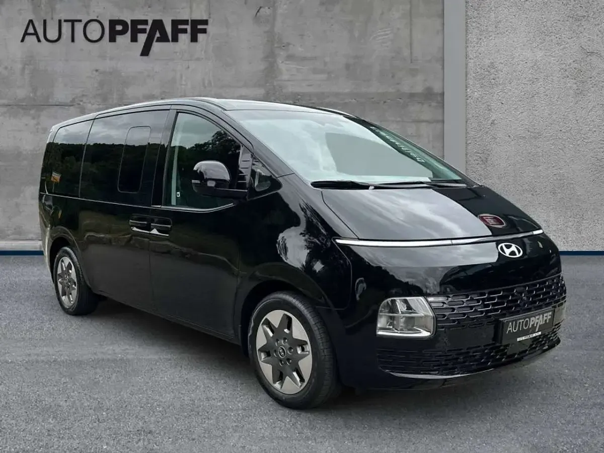 Neu Hyundai Staria Prime 224 PS (164 kW) 2025 Abyss black Van / Kleinbus
