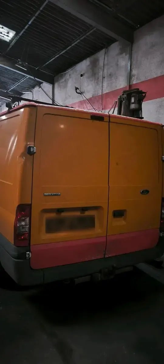 Gebraucht Ford Transit 85 PS (62 kW) 2010 Orange Van