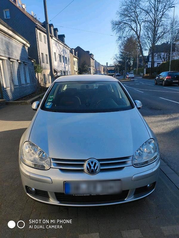 Grau Gebraucht 2006 VW Golf V Limousine | 2.200 € (Fairer Preis) - Bild 1/4