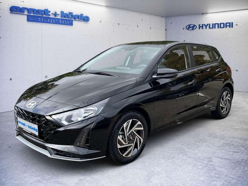 Schwarz Gebraucht 2025 Hyundai i20 Trend Limousine | 22.790 € (Etwas zu teuer) - Bild 1/4