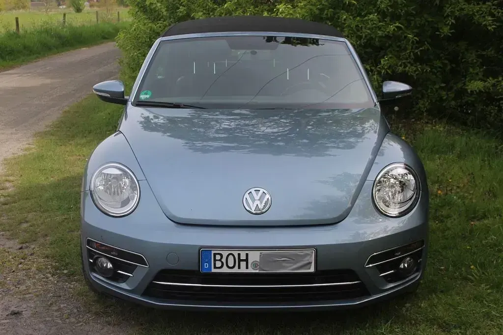 Używany VW Beetle Sound 105 KM (77 kW) 2018 Niebieski Hatchback