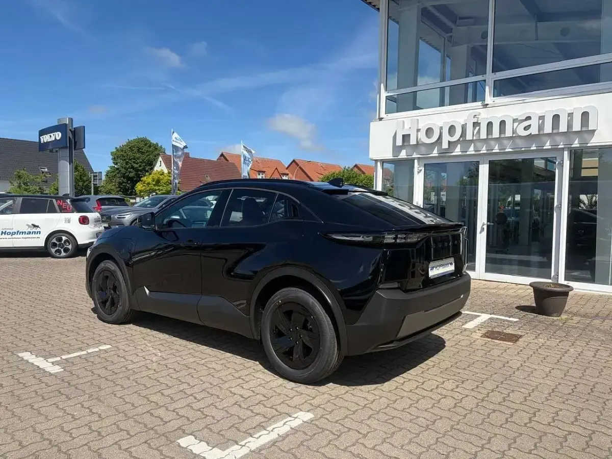 Neu Subaru Uncharted Active 164 kW (224 PS) 2026 Attitude black mica SUV