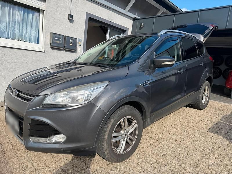 Gebraucht Ford Kuga Titanium 140 PS (102 kW) 2014 Grau SUV