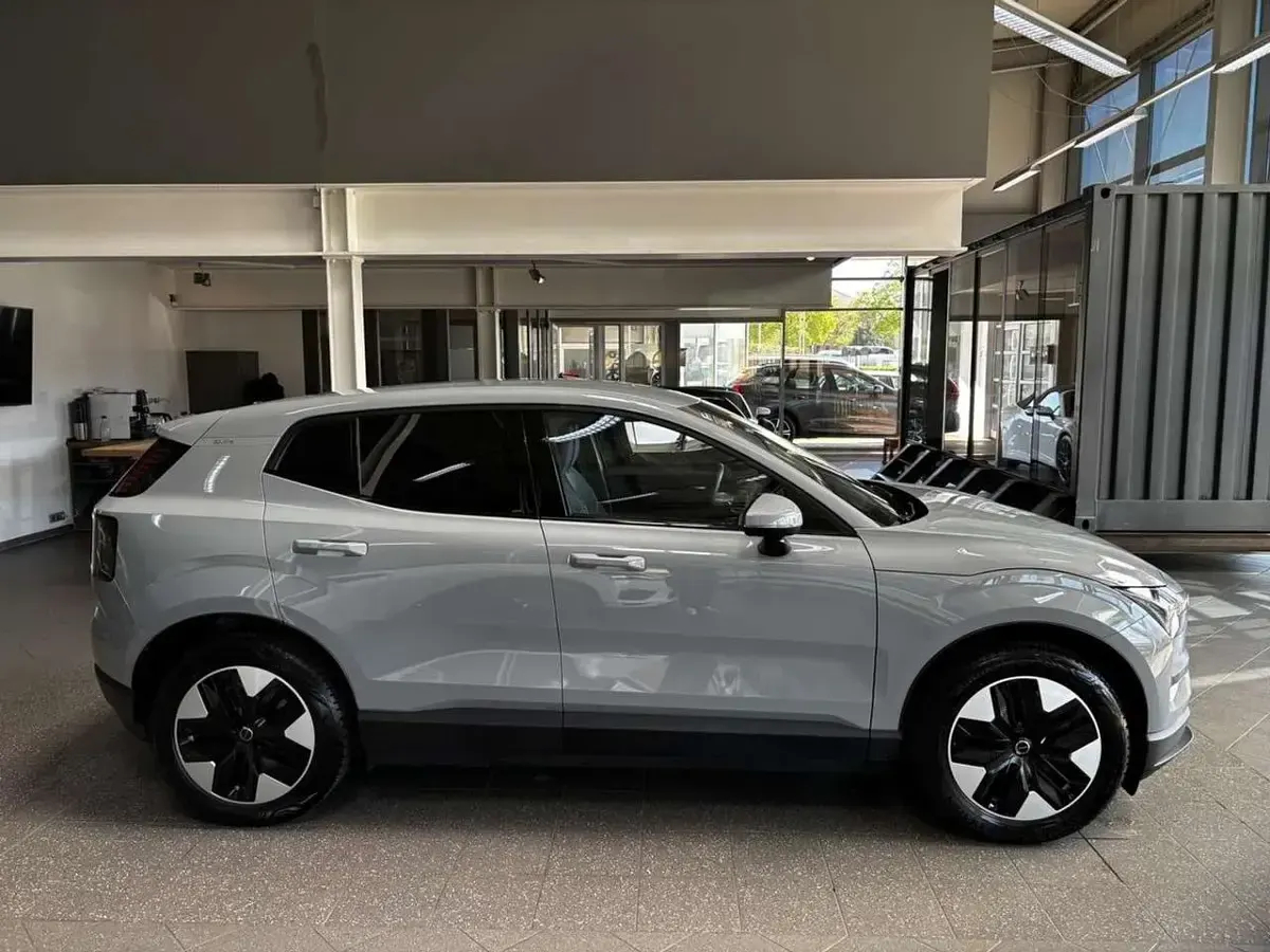 Gebraucht Volvo EX30 Core 200 kW (272 PS) 2024 Vapour grey SUV