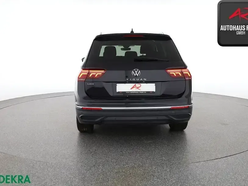 Gebraucht VW Tiguan Allspace 150 PS (110 kW) 2024 Deep black perleffekt SUV