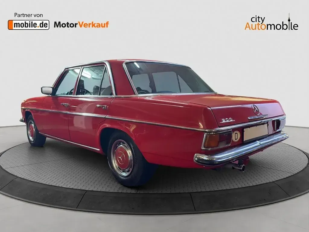 Gebraucht Mercedes 200 86 PS (63 kW) 1973 Rot Limousine