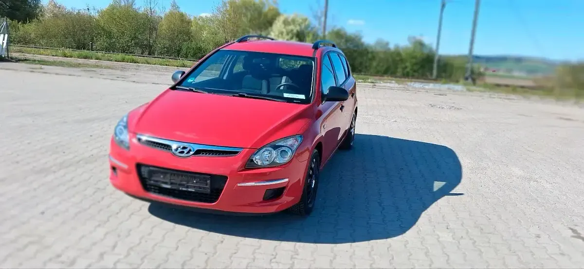 Gebraucht Hyundai i30 105 PS (77 kW) 2010 Rot Kombi