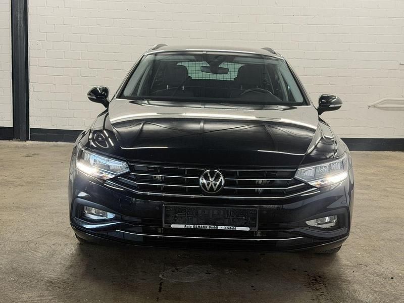 Gebraucht VW Passat 150 PS (110 kW) 2022 Schwarz Kombi