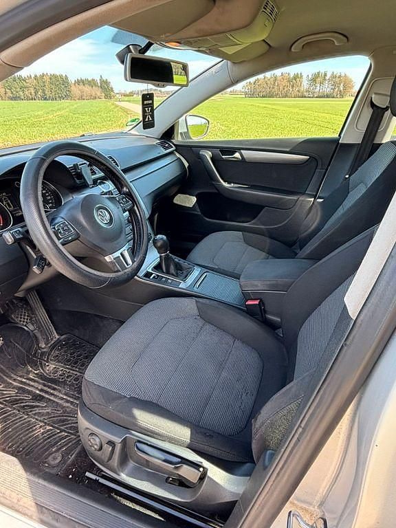 Gebraucht VW Passat Comfortline 105 PS (77 kW) 2012 Grau Limousine