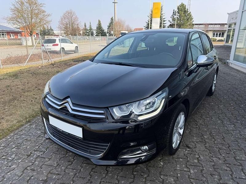 Gebraucht Citroën C4 SELECTION 120 PS (88 kW) 2016 Schwarz perla nera Kleinwagen