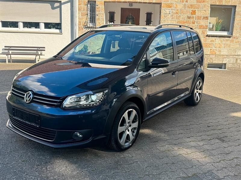 Blau Gebraucht 2011 VW Touran Cross Van / Kleinbus | 6.999 € (Fairer Preis) - Bild 1/4