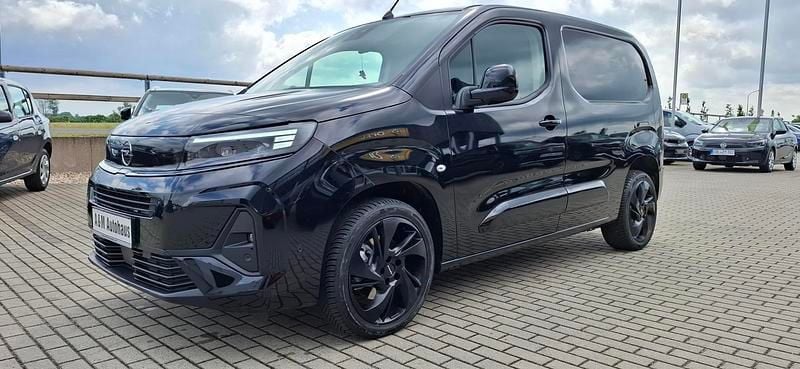 Schwarz Gebraucht 2025 Opel Combo-e Life Ultimate Limousine | 37.900 € - Bild 1/4