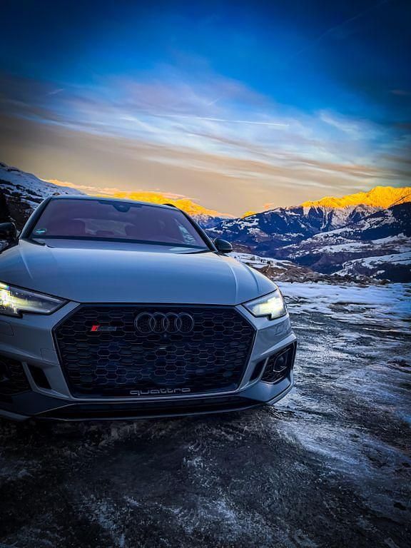 Grau Gebraucht 2019 Audi RS4 Ambiente Kombi | 44.990 € - Bild 1/4