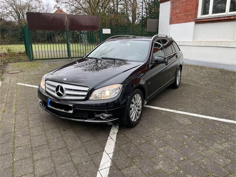 Gebraucht Mercedes C220 Avantgarde 170 PS (125 kW) 2011 Schwarz Limousine
