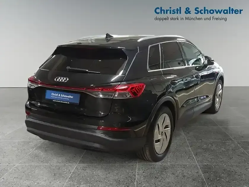 Gebraucht Audi Q4 e-tron S-Line 150 kW (204 PS) 2023 Mythosschwarz metallic SUV