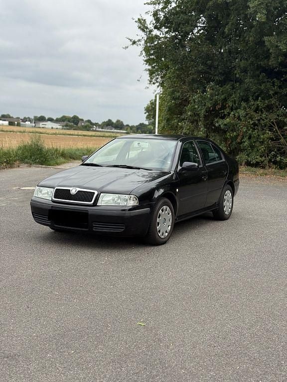Schwarz Gebraucht 2003 Skoda Octavia Style Limousine | 1.100 € (Fairer Preis) - Bild 1/4
