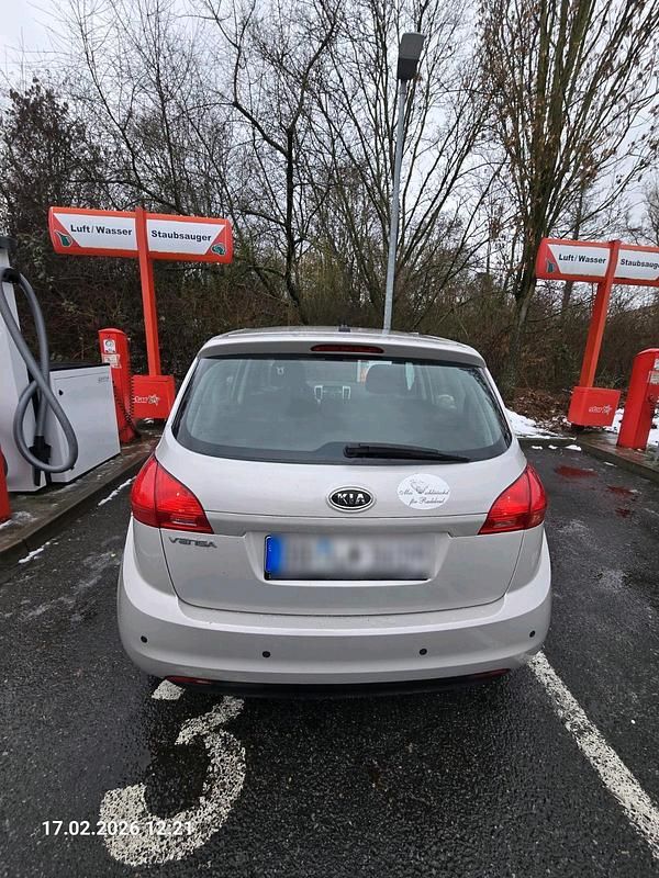 Gebraucht Kia Venga 125 PS (91 kW) 2010 Gold Kleinwagen