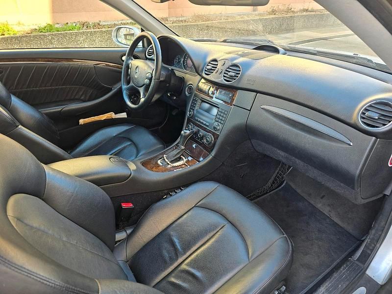 Gebraucht Mercedes CLK280 231 PS (169 kW) 2007 Silber Coupé