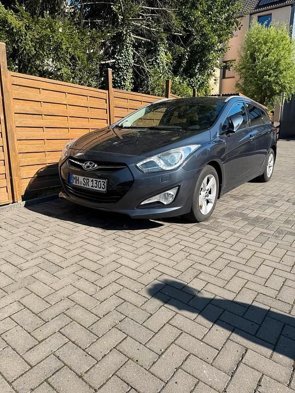 Blau Gebraucht 2015 Hyundai i40 Kombi | 7.500 € - Bild 1/4