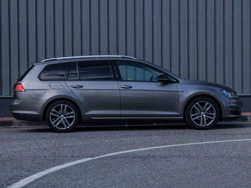 Grau Gebraucht 2015 VW Golf VII Kombi | 10.000 € (Guter Preis) - Bild 1/4