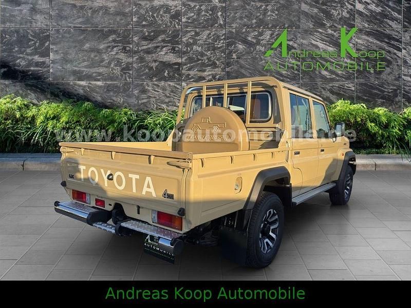 Neu Toyota Land Cruiser 204 PS (150 kW) 2025 Beige SUV