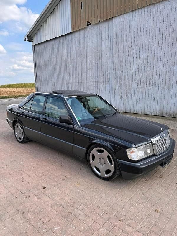 Schwarz Gebraucht 1992 Mercedes 190 Limousine | 5.200 € - Bild 1/4