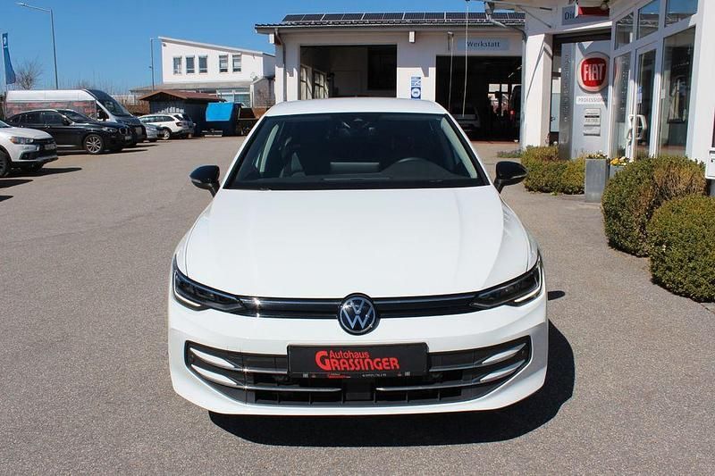 Second-hand VW Golf VIII Goal 150 CP (110 kW) 2025 Alb Berlinǎ