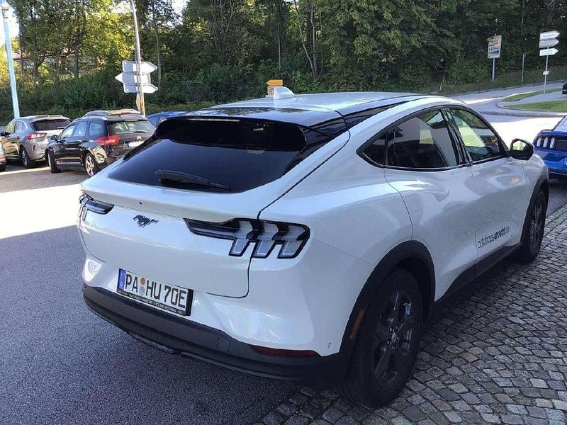 Gebraucht Ford Mustang Mach-E Basis 197 kW (269 PS) 2022 Starwhiteplatiniummetallic SUV