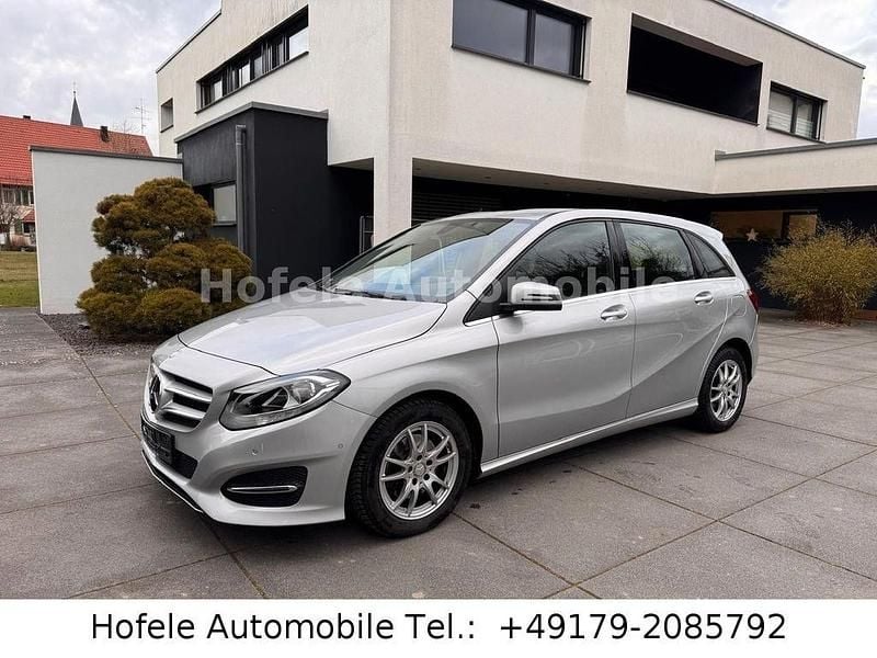 Silber Gebraucht 2015 Mercedes 180 Limousine | 14.950 € (Superpreis) - Bild 1/4