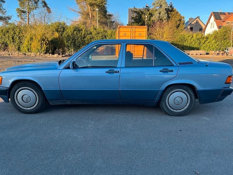 Gebraucht Mercedes 190 122 PS (89 kW) 1991 Blau Limousine