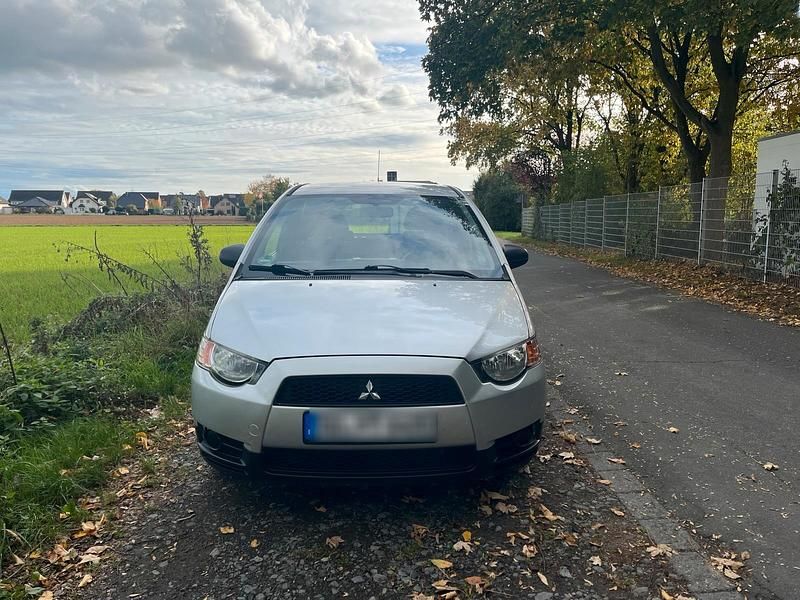 Grau Gebraucht 2009 Mitsubishi Colt Top Kleinwagen | 2.199 € (Superpreis) - Bild 1/4