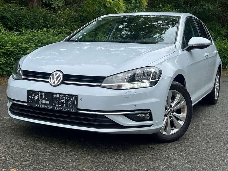 White silver metallic Gebraucht 2018 VW Golf VII Limousine | 13.900 € (Fairer Preis) - Bild 1/4
