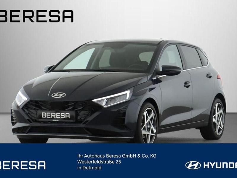 Phantom black / met Neu 2025 Hyundai i20 Trend Limousine | 20.280 € (Superpreis) - Bild 1/4