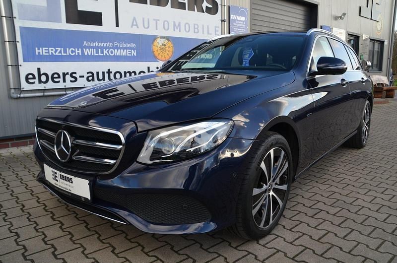 Blau Gebraucht 2020 Mercedes E300 Kombi | 31.490 € (Fairer Preis) - Bild 1/4