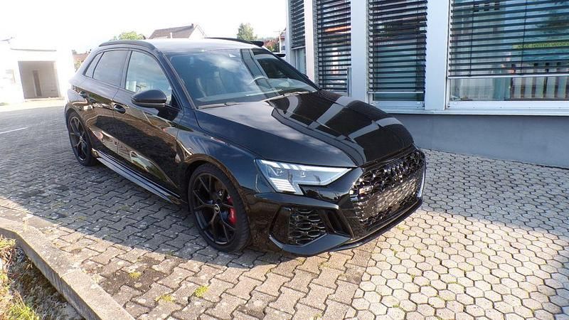 Schwarz Gebraucht 2023 Audi RS3 Sportback Sport Kleinwagen | 59.900 € (Teuer) - Bild 1/4