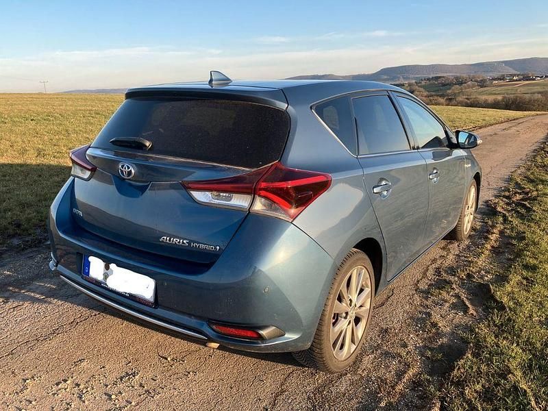 Gebraucht Toyota Auris Hybrid Executive 136 PS (100 kW) 2016 Blau Limousine