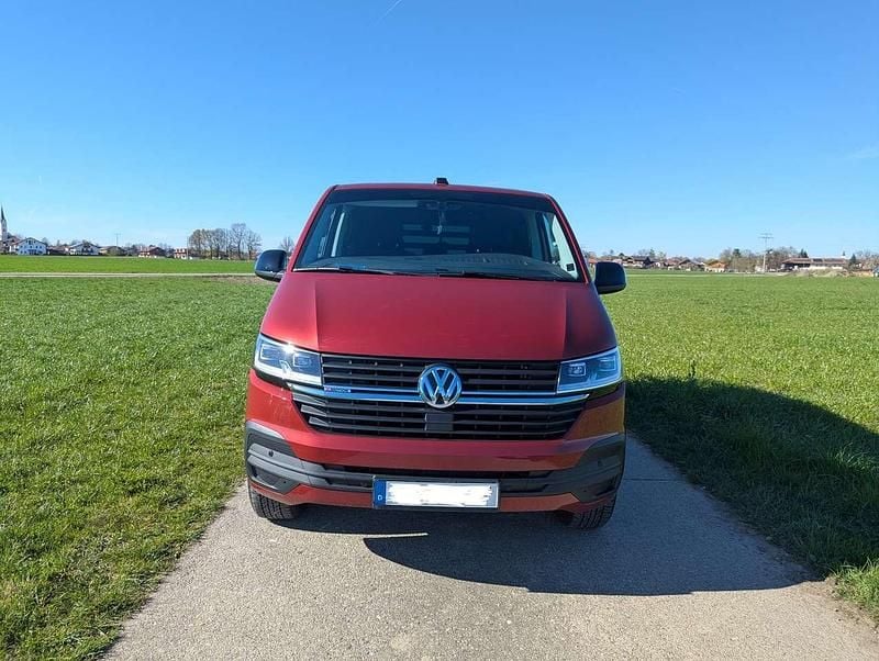 Second-hand VW Multivan 150 CP (110 kW) 2021 Roșu Monovolum
