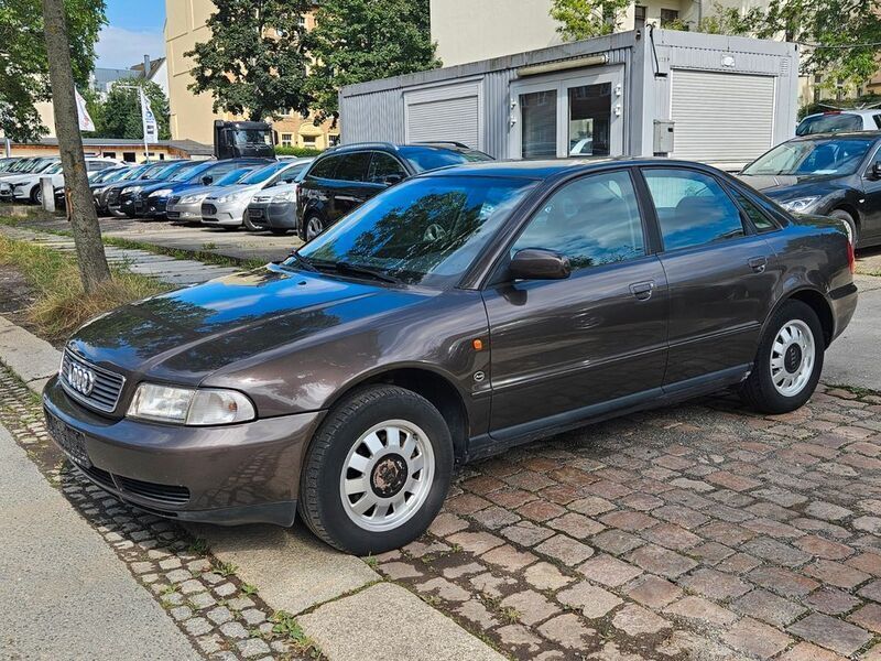 Braun Gebraucht 1996 Audi A4 Limousine | 1.000 € (Guter Preis) - Bild 1/4