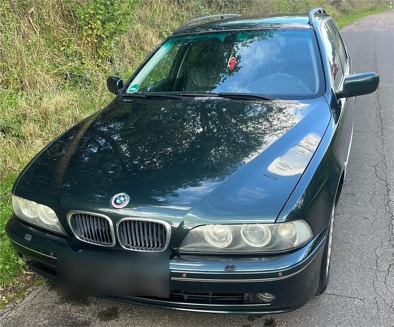 Grün Gebraucht 2002 BMW 520 Exclusive Kombi | 1.699 € (Superpreis) - Bild 1/4