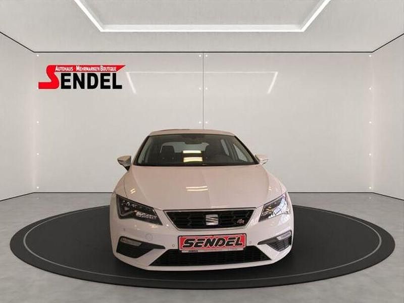 Weiß Gebraucht 2020 Seat Leon FR Limousine | 16.499 € (Guter Preis) - Bild 1/4