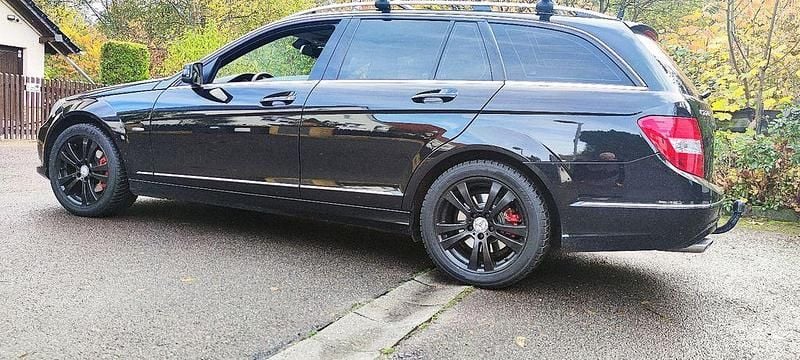 Schwarz Gebraucht 2011 Mercedes C220 Avantgarde Limousine | 5.450 € (Superpreis) - Bild 1/4