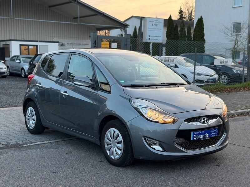 Gebraucht Hyundai ix20 Comfort 90 PS (66 kW) 2011 Grau Kleinwagen
