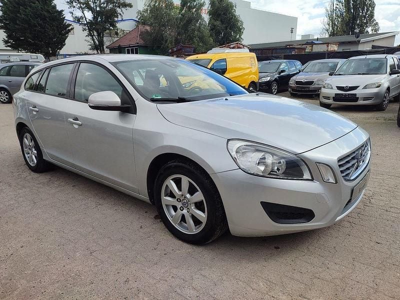 Gebraucht Volvo V60 Basis 150 PS (110 kW) 2011 Silber Kombi