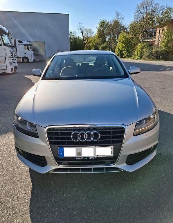 Usata Audi A4 Attraction 120 CV (88 kW) 2011 Argento Berlina