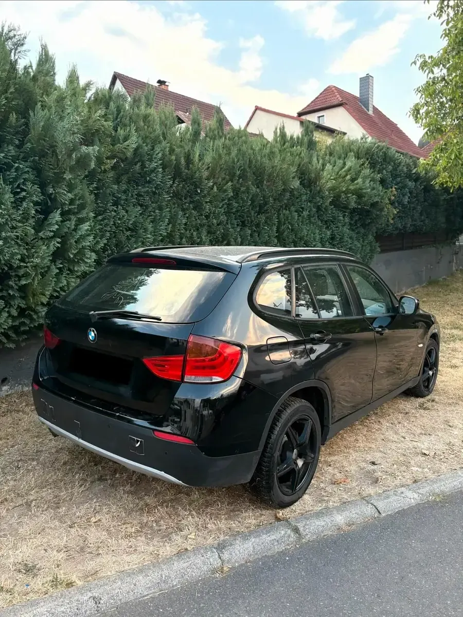 Gebraucht BMW X1 143 PS (105 kW) 2011 Schwarz SUV