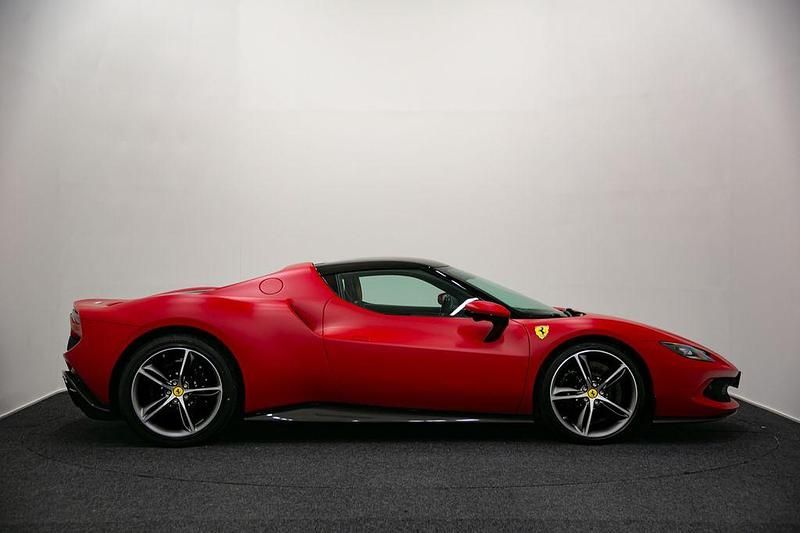 Gebraucht Ferrari 296 829 PS (609 kW) 2023 Rot