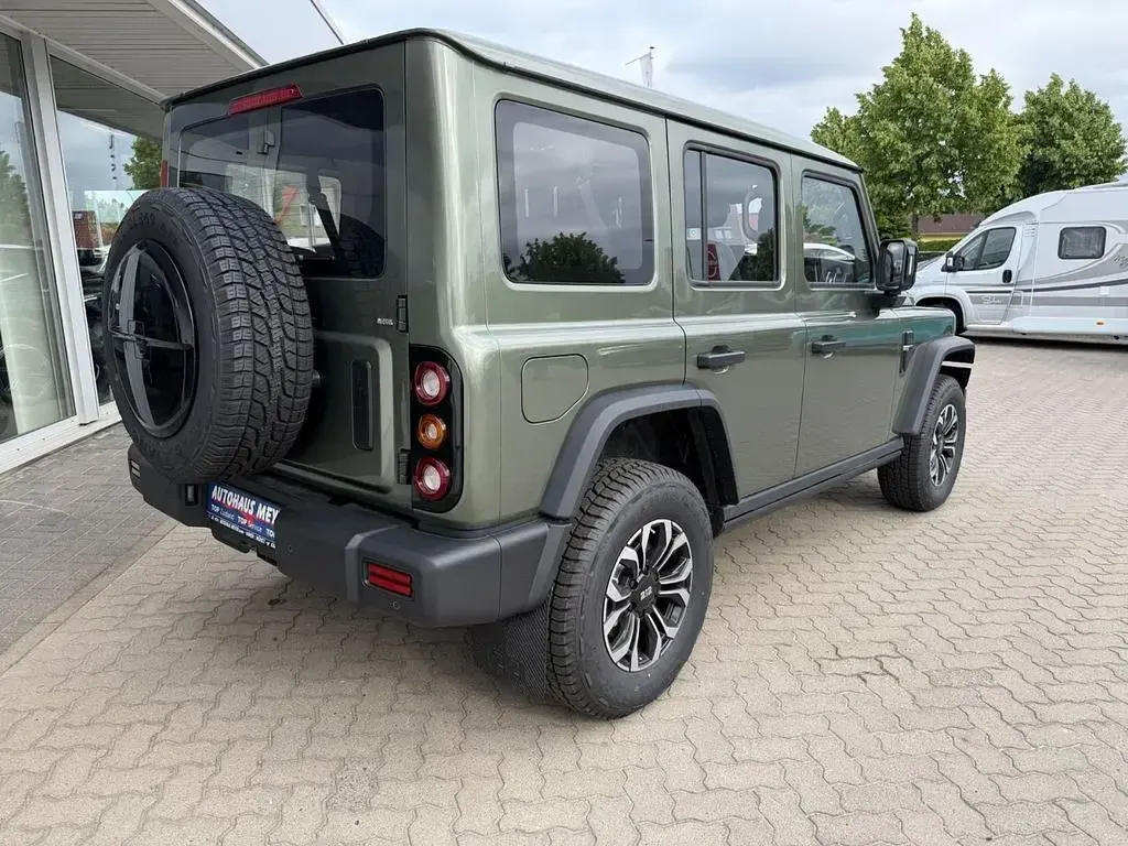Neu BAW 212 166 PS (122 kW) 2026 Grün SUV