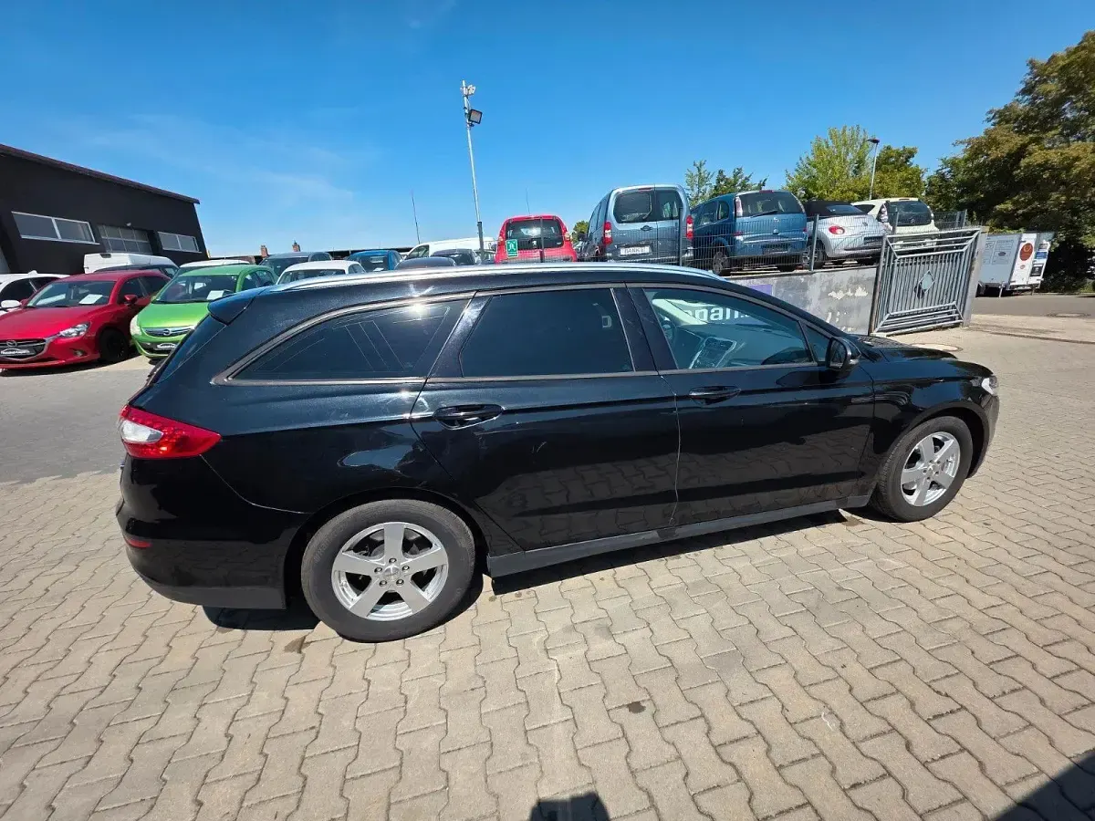 Gebraucht Ford Mondeo Trend 160 PS (117 kW) 2016 Schwarz Kombi